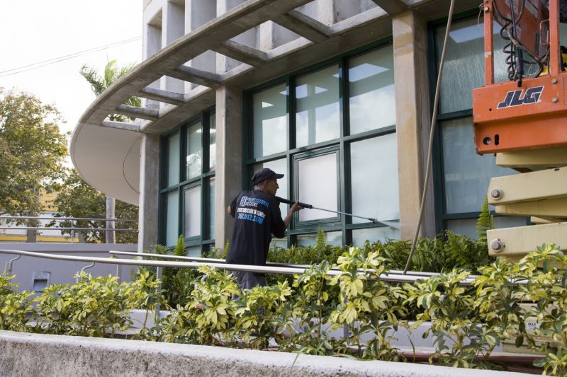 Cleaning a Commercial Facade